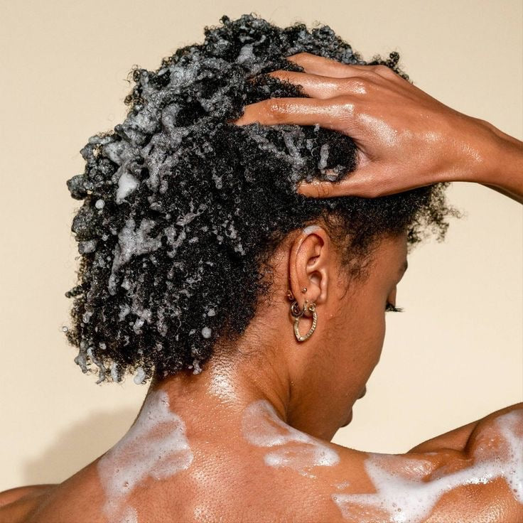 SHAMPOING POUR CHEVEUX FRISÉS ROYAL